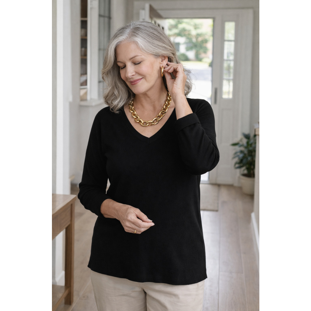 Chico's Size 1 Black V Neck Lightweight Knit Sweater Fitted Layering Top